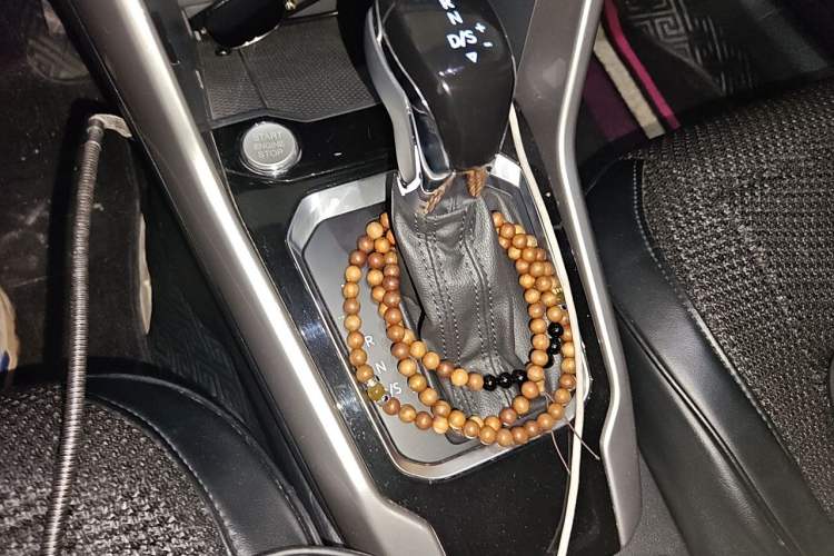 Used Volkswagen T-ROC 2021 280TSI DSG Two-Wheel Drive Elite Connect Edition Gear Lever