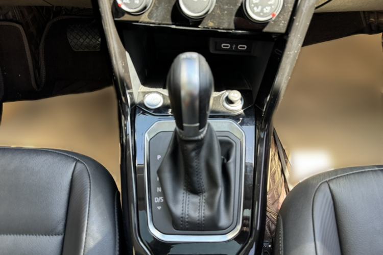 Used Volkswagen T-ROC 2021 280TSI DSG Two-Wheel Drive Comfort Connect Edition Gear Lever