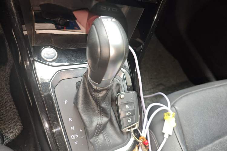 Used Volkswagen T-ROC 2021 280TSI DSG Two-Wheel Drive Comfort Connect Edition Gear Lever