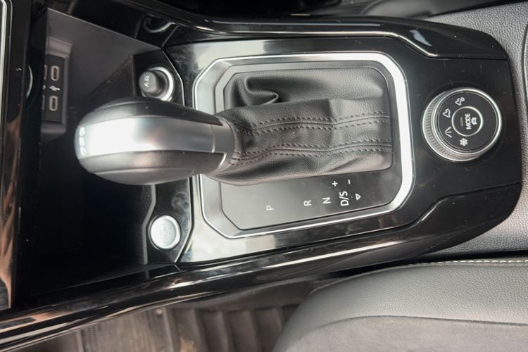 Used Volkswagen T-ROC 2021 Revised Version 280TSI DSG All-Wheel Drive Luxury Connected Edition Gear Lever