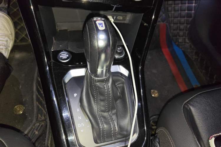 Used Volkswagen T-ROC 2021 280TSI DSG Two-Wheel Drive Comfort Connect Edition Gear Lever
