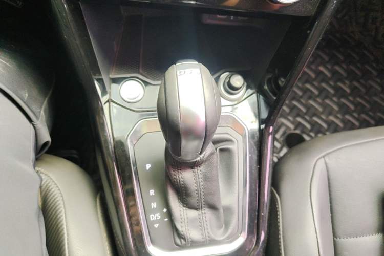 Used Volkswagen T-ROC 2021 280TSI DSG Two-Wheel Drive Comfort Connect Edition Gear Lever