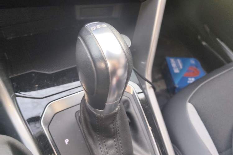 Used Volkswagen T-ROC 2021 280TSI DSG Two-Wheel Drive Elite Connect Edition Gear Lever