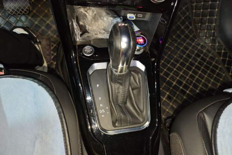 Used Volkswagen T-ROC 2021 280TSI DSG Two-Wheel Drive Comfort Connect Edition Gear Lever