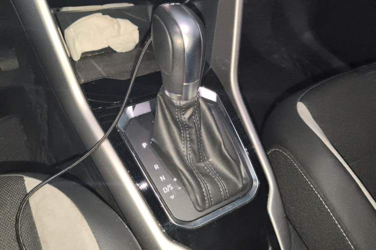 Used Volkswagen T-ROC 2021 Revised Version 280TSI DSG Two-Wheel Drive Elite Connect Edition Gear Lever