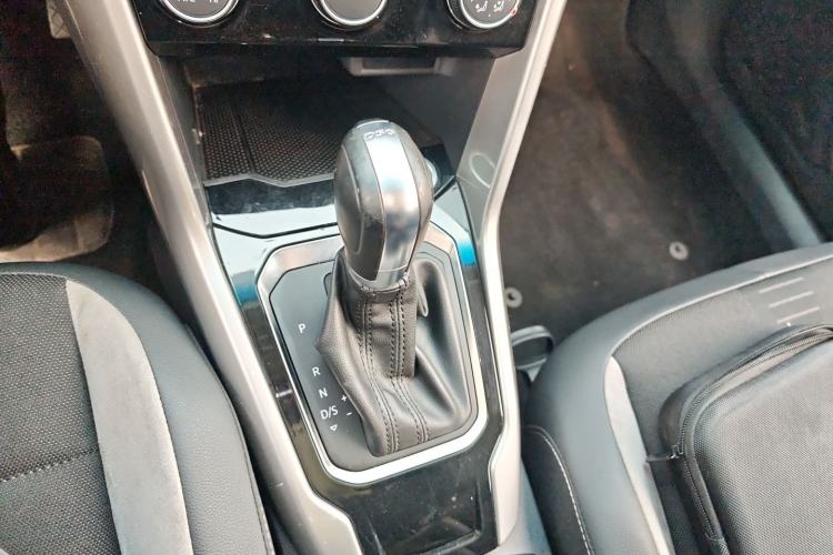 Used Volkswagen T-ROC 2021 280TSI DSG Two-Wheel Drive Elite Connect Edition Gear Lever