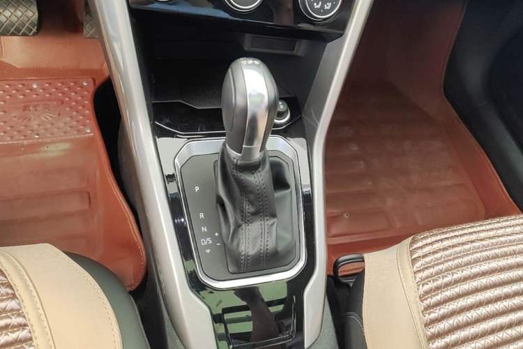 Used Volkswagen T-ROC 2021 Revised Version 280TSI DSG Two-Wheel Drive Elite Connect Edition Gear Lever