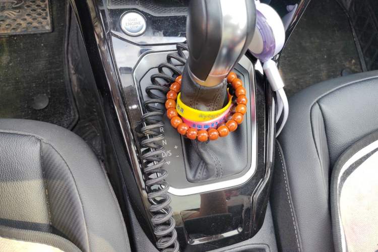 Used Volkswagen T-ROC 2021 280TSI DSG Two-Wheel Drive Comfort Connect Edition Gear Lever