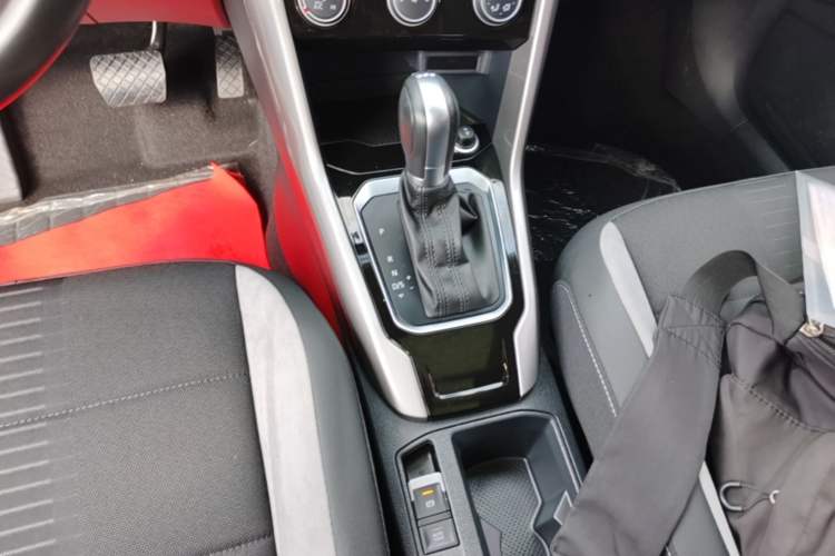 Used Volkswagen T-ROC 2021 Revised Version 280TSI DSG Two-Wheel Drive Elite Connect Edition Gear Lever