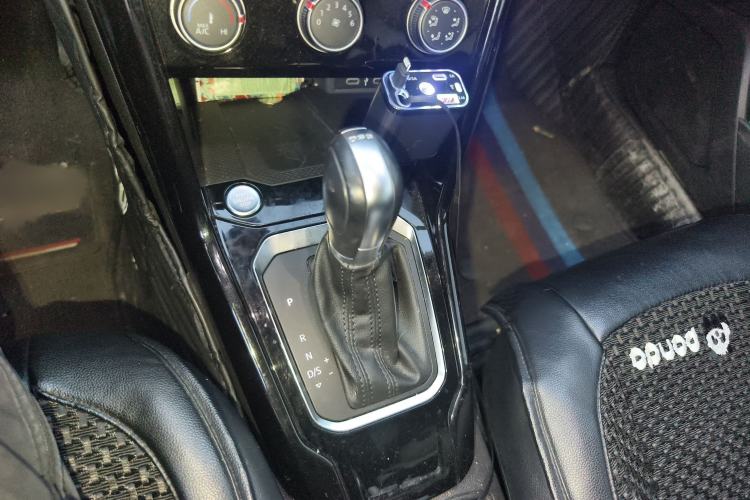 Used Volkswagen T-ROC 2021 280TSI DSG Two-Wheel Drive Comfort Connect Edition Gear Lever