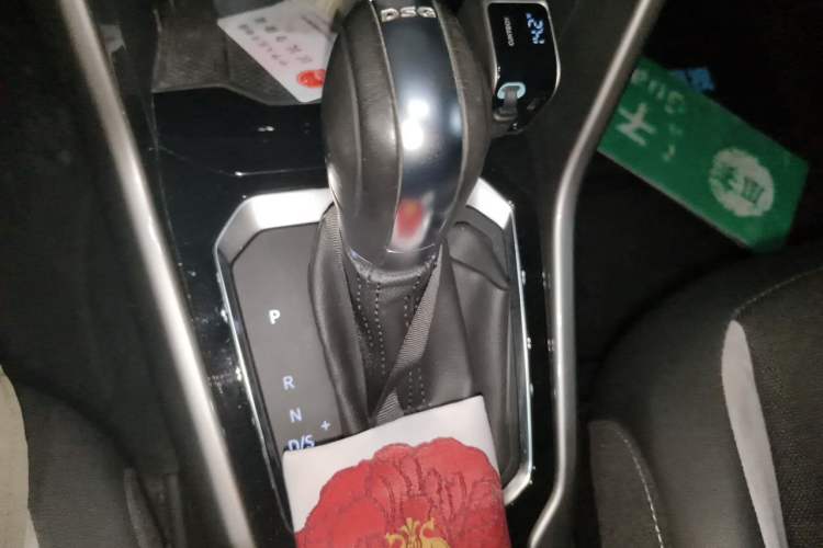 Used Volkswagen T-ROC 2021 280TSI DSG Two-Wheel Drive Elite Connect Edition Gear Lever