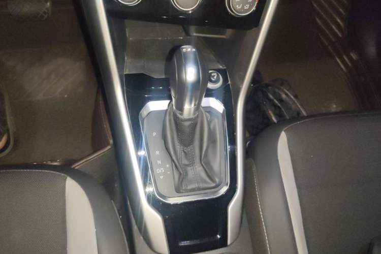 Used Volkswagen T-ROC 2021 280TSI DSG Two-Wheel Drive Elite Connect Edition Gear Lever