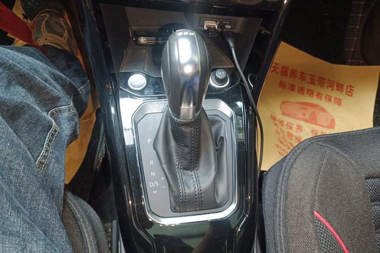Used Volkswagen T-ROC 2021 280TSI DSG Two-Wheel Drive Comfort Connect 30th Anniversary Edition Gear Lever