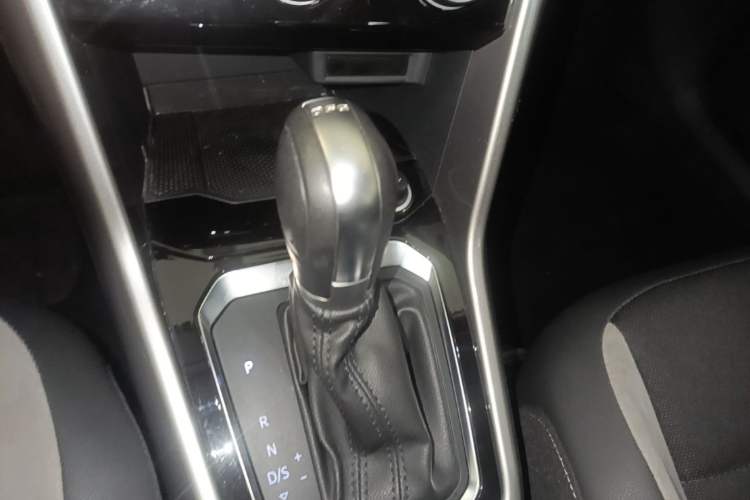 Used Volkswagen T-ROC 2021 280TSI DSG Two-Wheel Drive Elite Connect Edition Gear Lever