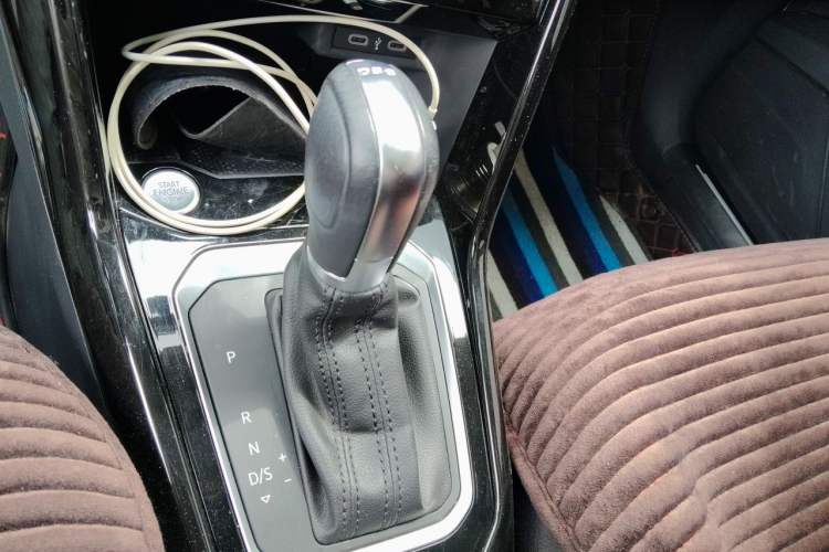 Used Volkswagen T-ROC 2021 280TSI DSG Two-Wheel Drive Comfort Connect Edition Gear Lever
