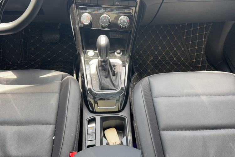 Used Volkswagen T-ROC 2021 Revised Version 280TSI DSG Two-Wheel Drive Comfort & Smart Connectivity Edition Gear Lever