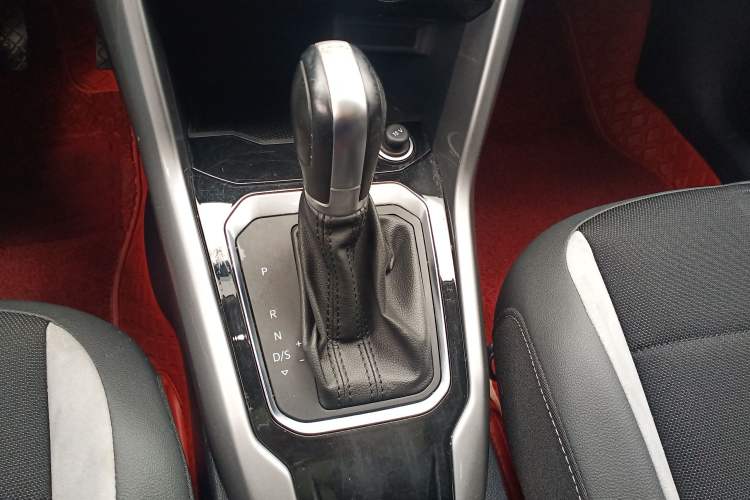 Used Volkswagen T-ROC 2021 Revised Version 280TSI DSG Two-Wheel Drive Elite Connect Edition Gear Lever