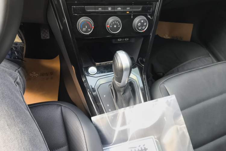 Used Volkswagen T-ROC 2021 280TSI DSG Two-Wheel Drive Comfort Connect Edition Gear Lever