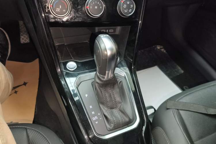 Used Volkswagen T-ROC 2021 280TSI DSG Two-Wheel Drive Comfort Connect Edition Gear Lever