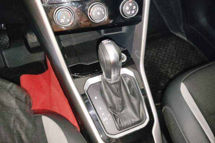 Used Volkswagen T-ROC 2021 Revised Version 280TSI DSG Two-Wheel Drive Elite Connect Edition Gear Lever