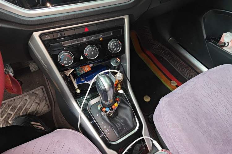 Used Volkswagen T-ROC 2021 280TSI DSG Two-Wheel Drive Elite Connect Edition Gear Lever