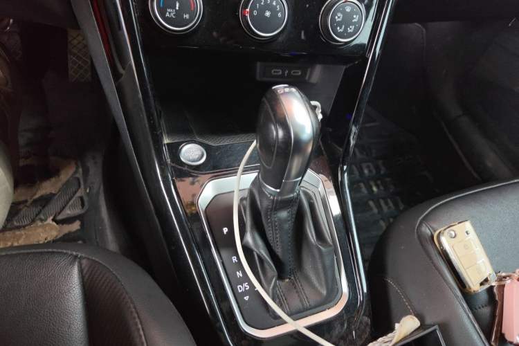 Used Volkswagen T-ROC 2021 280TSI DSG Two-Wheel Drive Comfort Connect Edition Gear Lever