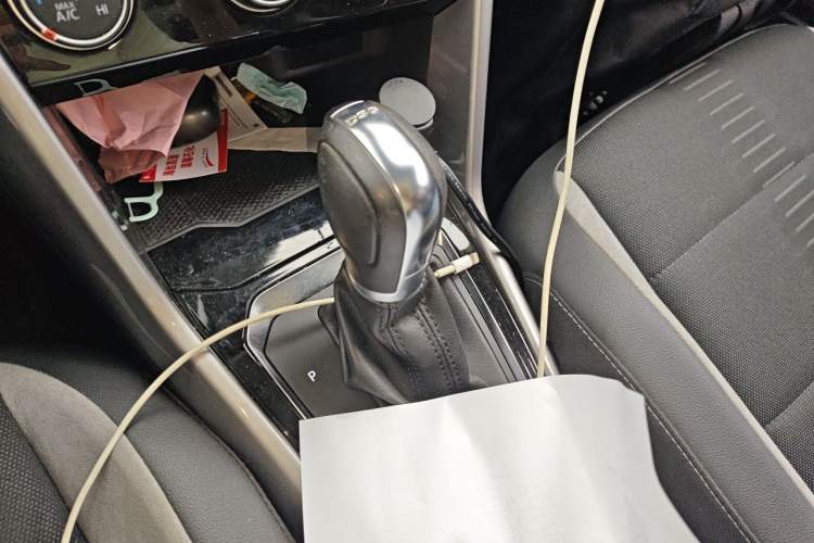 Used Volkswagen T-ROC 2021 Revised Version 280TSI DSG Two-Wheel Drive Elite Connect Edition Gear Lever