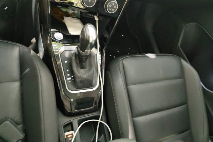 Used Volkswagen T-ROC 2021 Revised Version 280TSI DSG Two-Wheel Drive Comfort & Smart Connectivity Edition Gear Lever