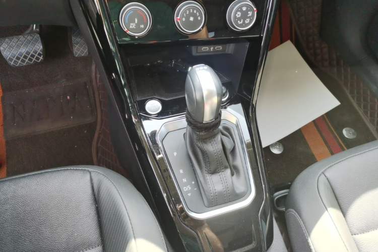 Used Volkswagen T-ROC 2021 Revised Version 280TSI DSG Two-Wheel Drive Comfort & Smart Connectivity Edition Gear Lever