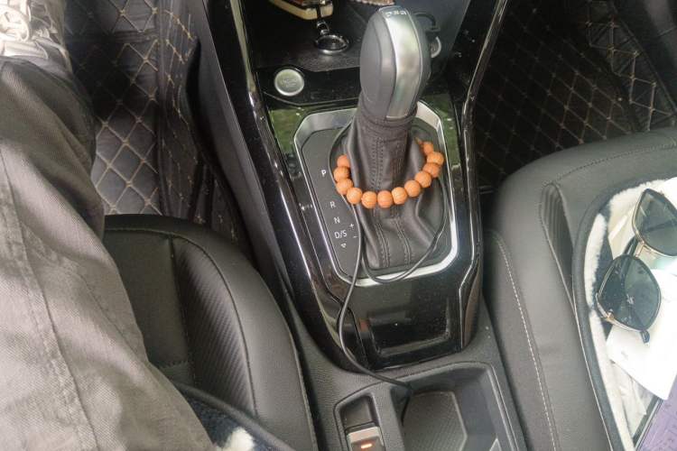 Used Volkswagen T-ROC 2021 280TSI DSG Two-Wheel Drive Comfort Connect Edition Gear Lever