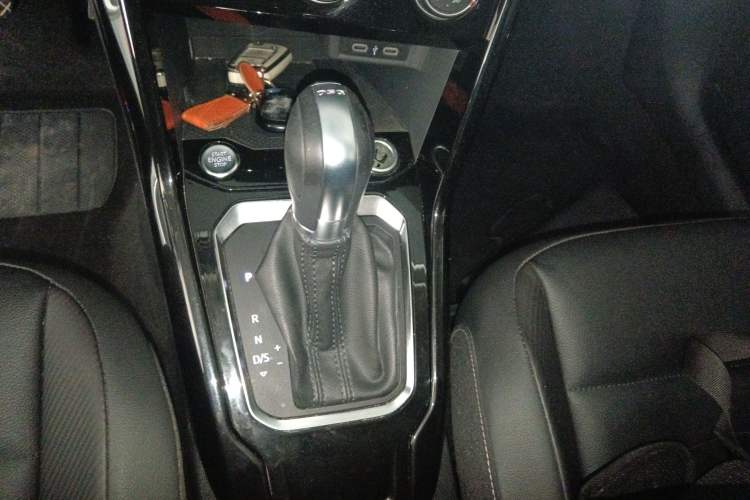 Used Volkswagen T-ROC 2021 280TSI DSG Two-Wheel Drive Comfort Connect Edition Gear Lever