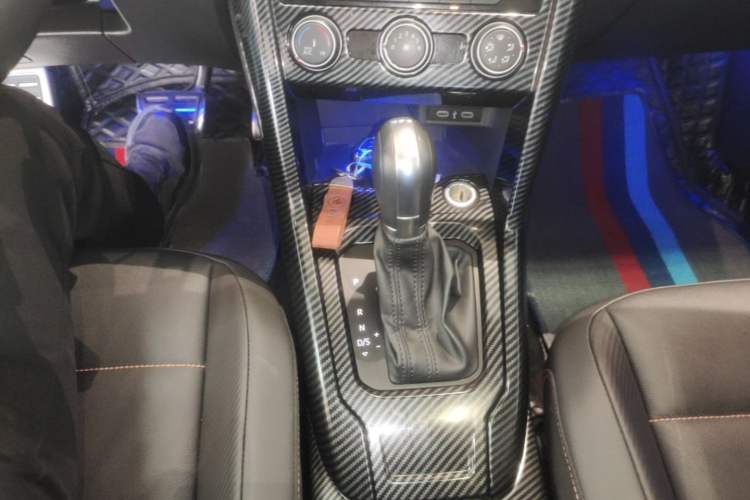 Used Volkswagen T-ROC 2021 280TSI DSG Two-Wheel Drive Comfort Connect 30th Anniversary Edition Gear Lever