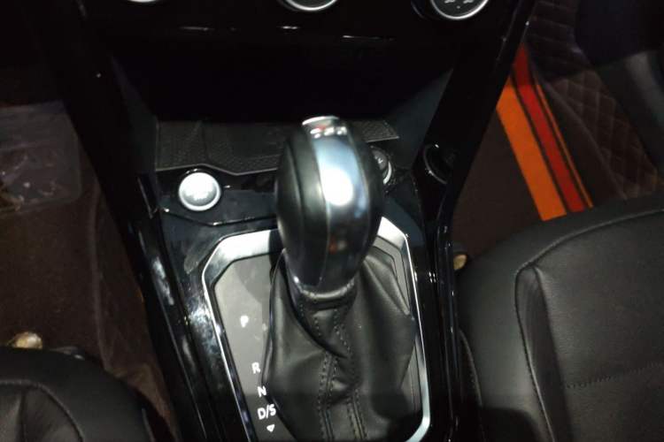 Used Volkswagen T-ROC 2021 Revised Version 280TSI DSG Two-Wheel Drive Comfort & Smart Connectivity Edition Gear Lever
