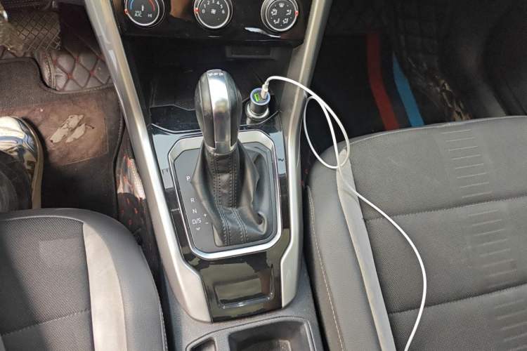 Used Volkswagen T-ROC 2021 280TSI DSG Two-Wheel Drive Elite Connect Edition Gear Lever