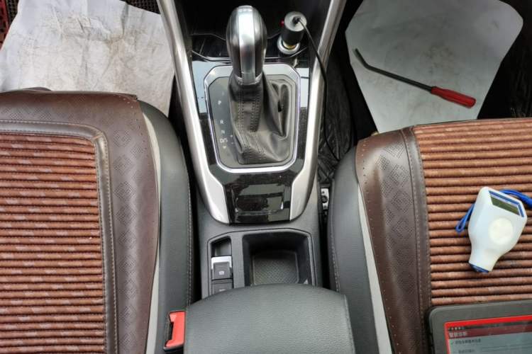 Used Volkswagen T-ROC 2021 280TSI DSG Two-Wheel Drive Elite Connect Edition Gear Lever