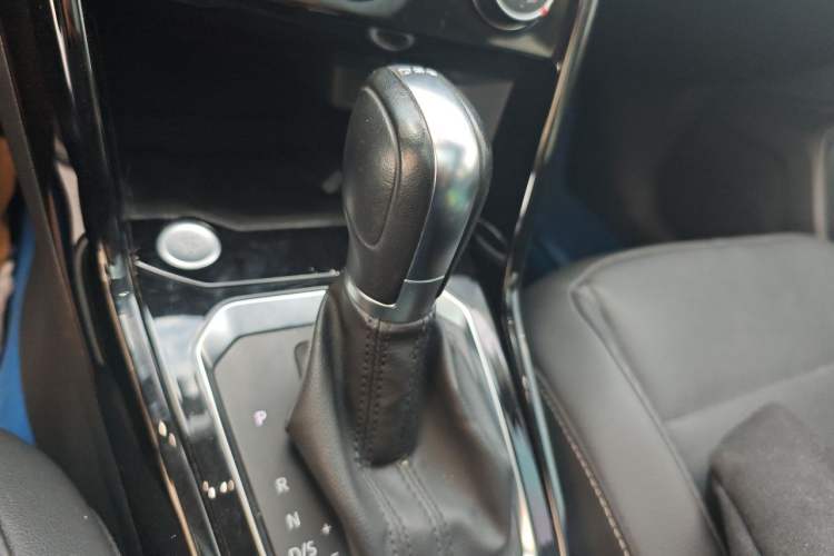 Used Volkswagen T-ROC 2021 Revised Version 280TSI DSG Two-Wheel Drive Comfort & Smart Connectivity Edition Gear Lever