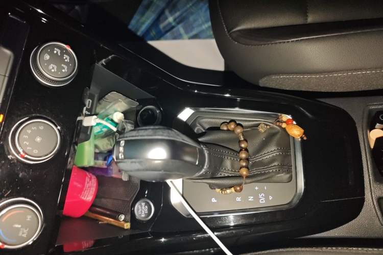 Used Volkswagen T-ROC 2021 280TSI DSG Two-Wheel Drive Comfort Connect Edition Gear Lever
