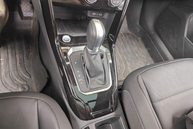 Used Volkswagen T-ROC 2021 280TSI DSG Two-Wheel Drive Comfort Connect Edition Gear Lever