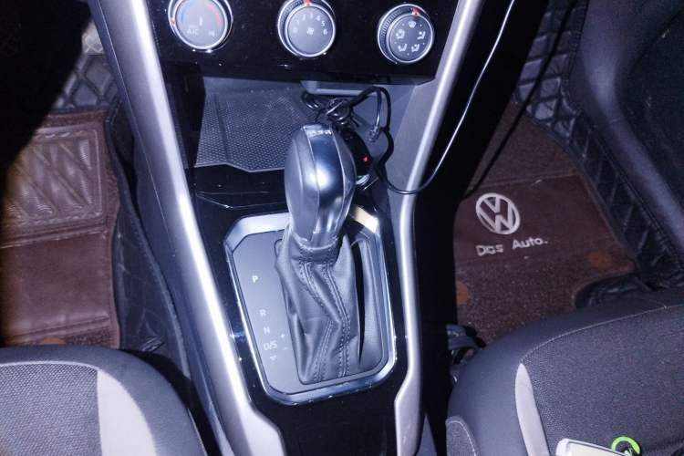 Used Volkswagen T-ROC 2021 280TSI DSG Two-Wheel Drive Elite Connect Edition Gear Lever