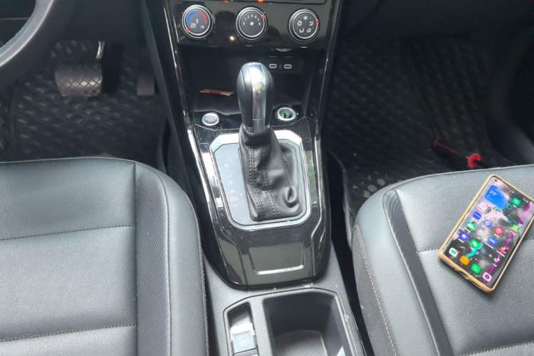 Used Volkswagen T-ROC 2021 Revised Version 280TSI DSG Two-Wheel Drive Comfort & Smart Connectivity Edition Gear Lever