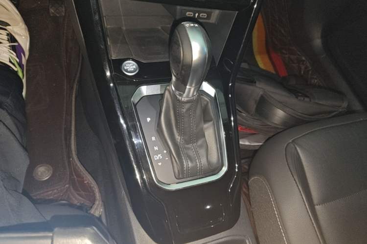 Used Volkswagen T-ROC 2021 280TSI DSG Two-Wheel Drive Comfort Connect Edition Gear Lever