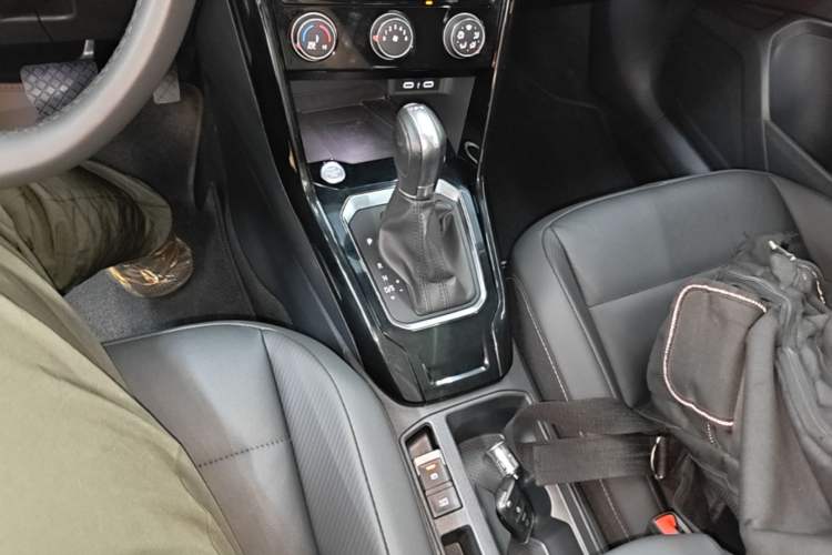 Used Volkswagen T-ROC 2021 280TSI DSG Two-Wheel Drive Comfort Connect Edition Gear Lever
