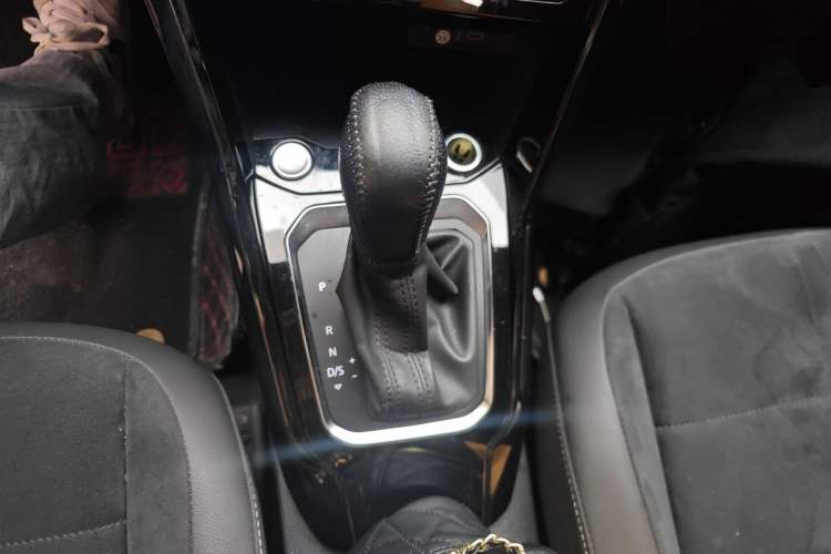 Used Volkswagen T-ROC 2021 280TSI DSG Two-Wheel Drive Luxury Smart Connectivity Version Gear Lever