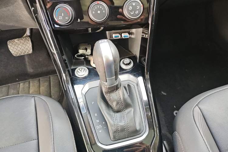 Used Volkswagen T-ROC 2021 280TSI DSG Two-Wheel Drive Comfort Connect Edition Gear Lever