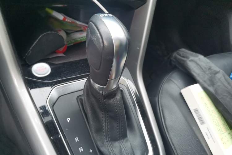 Used Volkswagen T-ROC 2021 Revised Version 280TSI DSG Two-Wheel Drive Elite Connect Edition Gear Lever