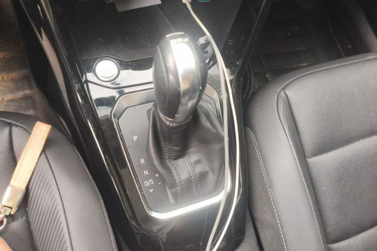 Used Volkswagen T-ROC 2021 Revised Version 280TSI DSG Two-Wheel Drive Comfort & Smart Connectivity Edition Gear Lever