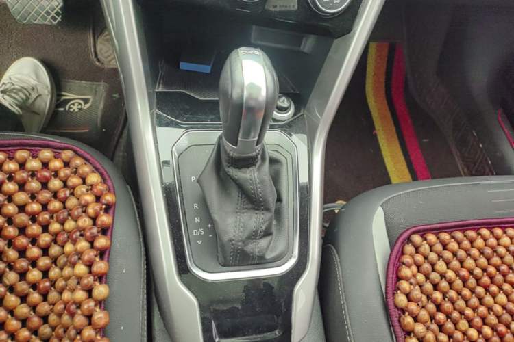 Used Volkswagen T-ROC 2021 280TSI DSG Two-Wheel Drive Elite Connect Edition Gear Lever
