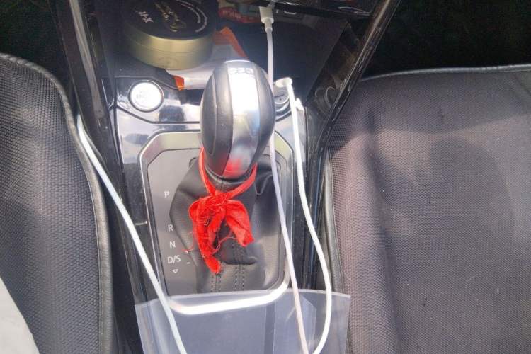 Used Volkswagen T-ROC 2021 280TSI DSG Two-Wheel Drive Comfort Connect Edition Gear Lever