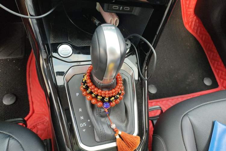 Used Volkswagen T-ROC 2021 280TSI DSG Two-Wheel Drive Comfort Connect Edition Gear Lever