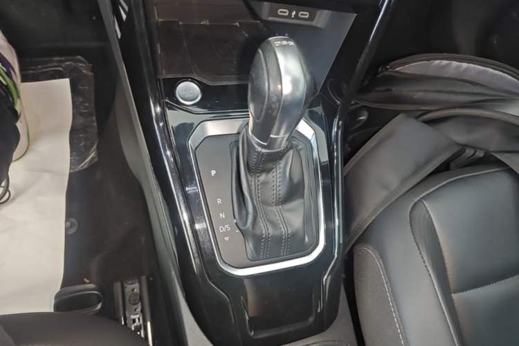 Used Volkswagen T-ROC 2021 280TSI DSG Two-Wheel Drive Comfort Connect Edition Gear Lever